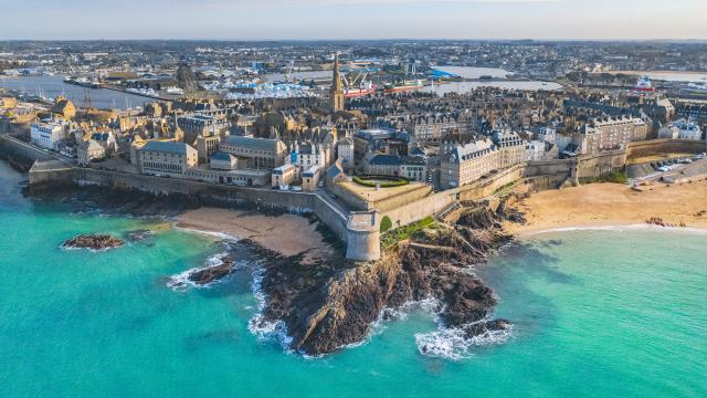 Vue aérienne des remparts de Saint-Malo