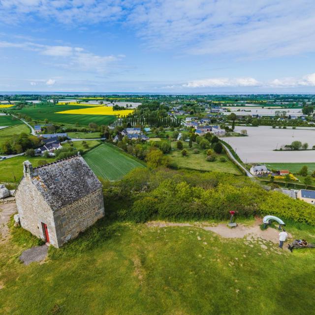 Vue aérienne depuis le Mont-Dol