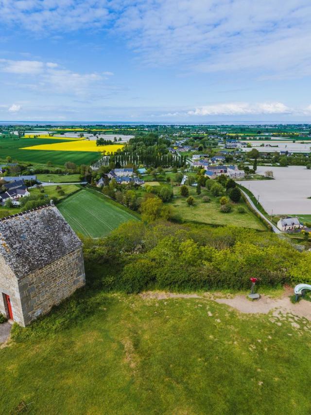 Vue aérienne depuis le Mont-Dol