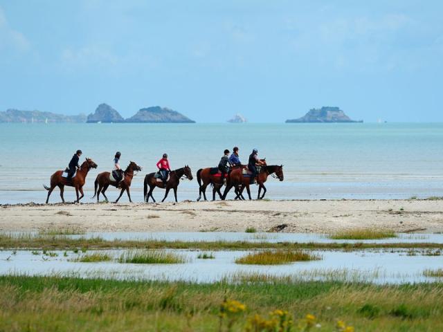 Balade à cheval dans la baie du Mont-Saint-Michel