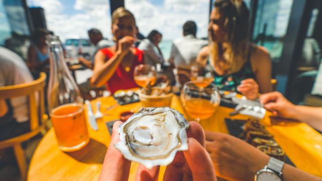 Dégustation d'huîtres au Breizh Café