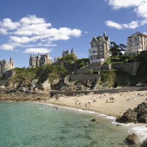 Plage et belles villas à Dinard