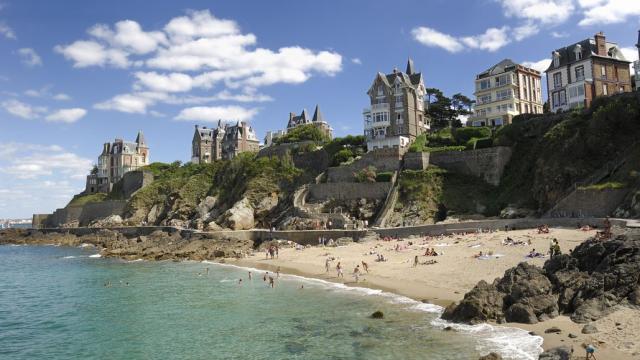 Plage et belles villas à Dinard