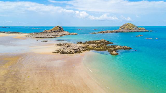 Plage de Saint-Coulomb sur la Côte d'Emeraude