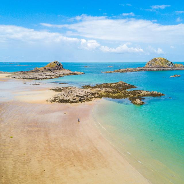 Plage de Saint-Coulomb sur la Côte d'Emeraude