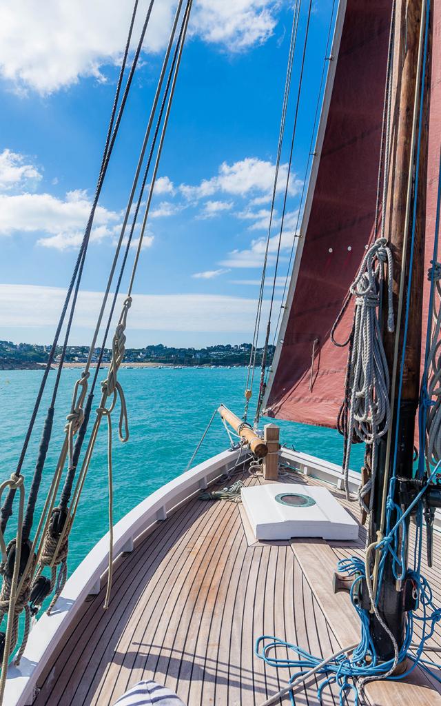 Balade corsaire sur la Côte d'Emeraude à bord d'un vieux gréement breton