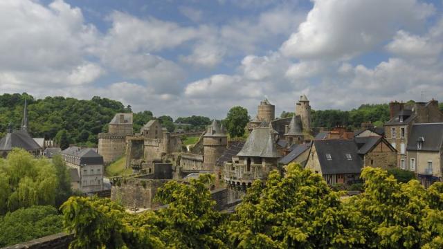 Vue panoramique sur le château de Fougères