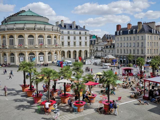 Place de la Mairie à Rennes, avec l'Opéra en arrière-plan