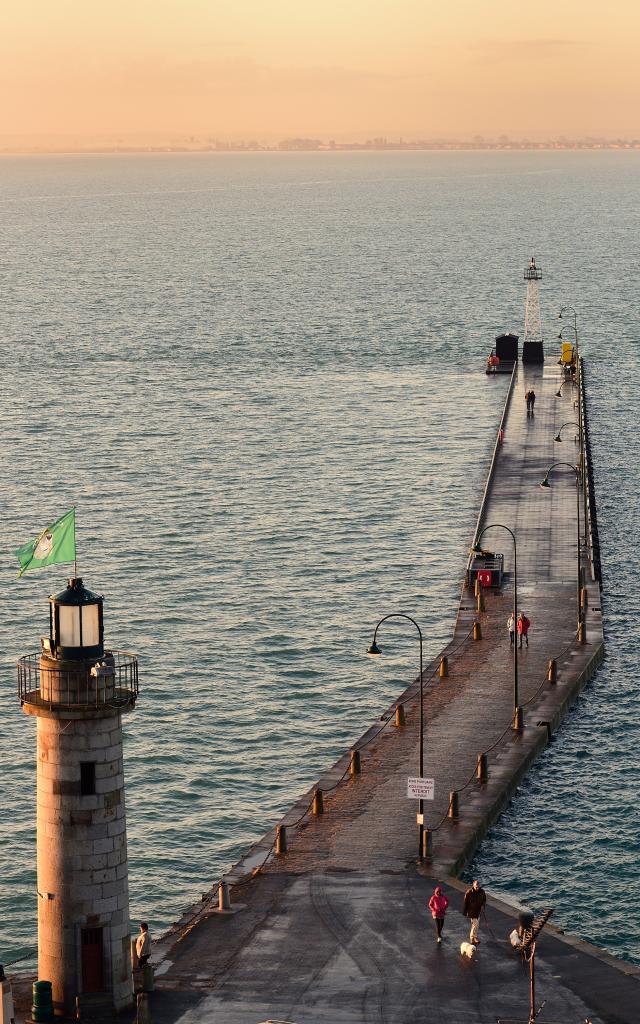 Marée haute sur la jetée à Cancale