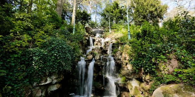 Cascade dans le parc du Thabor, Rennes