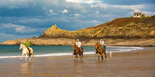 Balade à cheval à l'Anse du Verger à Cancale