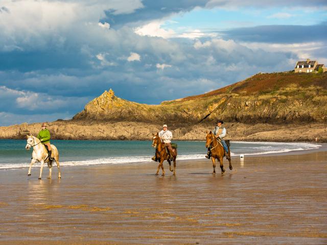 Balade à cheval à l'Anse du Verger à Cancale