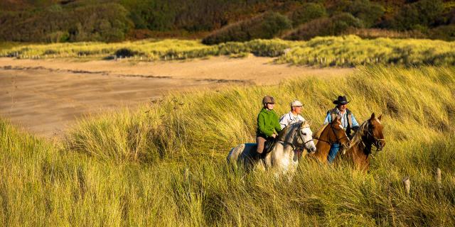 Balade à cheval à l'Anse du Verger à Cancale