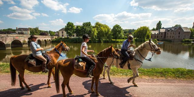 A cheval le long de la Vilaine à Guichen