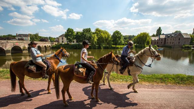 A cheval le long de la Vilaine à Guichen