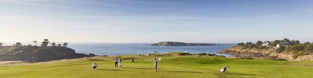 Golf de Dinard surplombant la mer