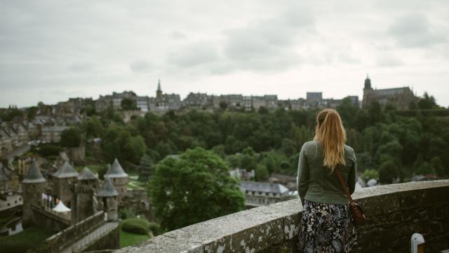 Le château de Fougères offre une vue panoramique sur la cité médiévale