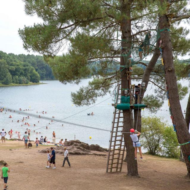 Parcours dans les arbres et baignade au lac de Trémelin à Iffendic