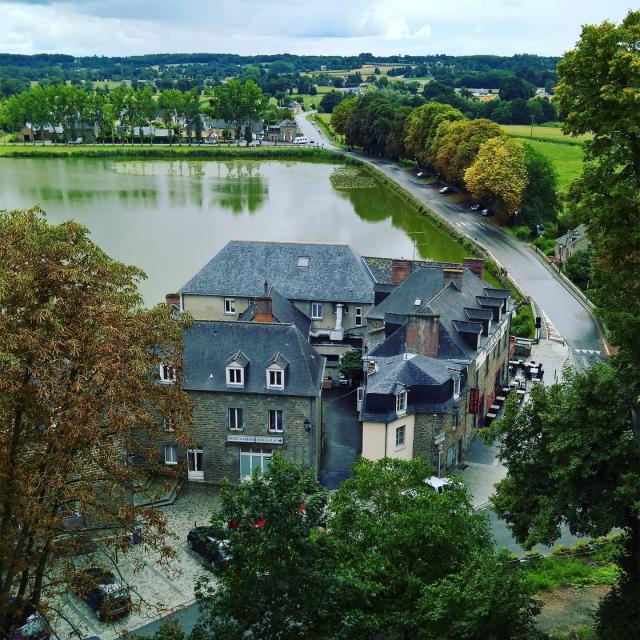 Instagram #combourg