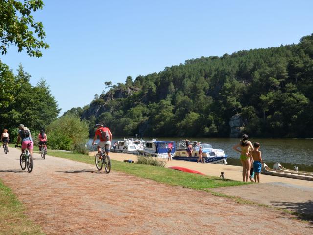 Île Aux Pies, Bains-sur-Oust