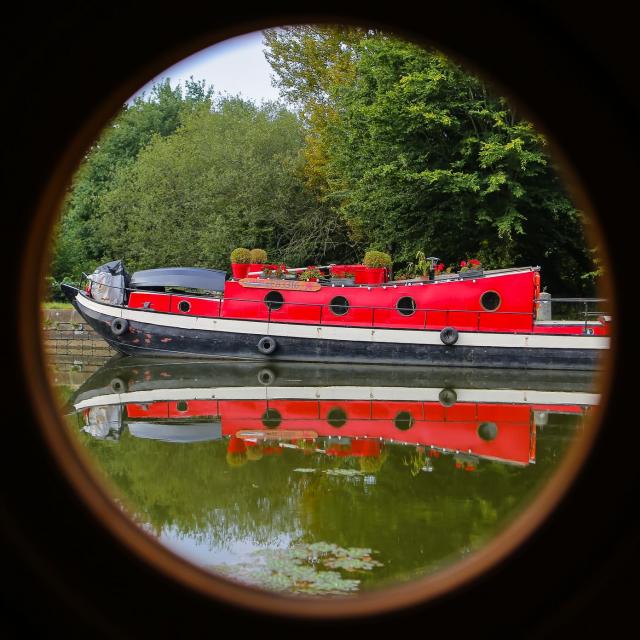 Péniche sur le canal d’Ille-et-Rance