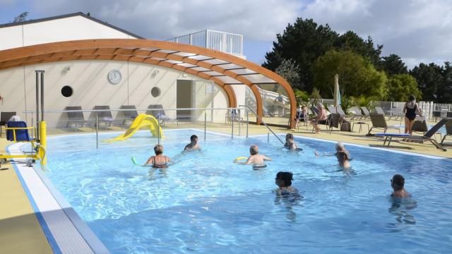 Piscine dans un village vacances