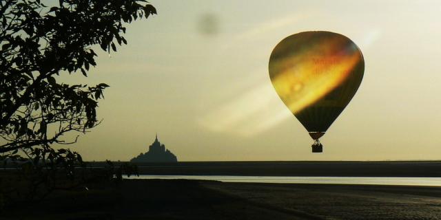 Survol en montgolfière de la baie du Mont-Saint-Michel