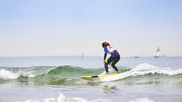 Surfeuse à Saint-Malo