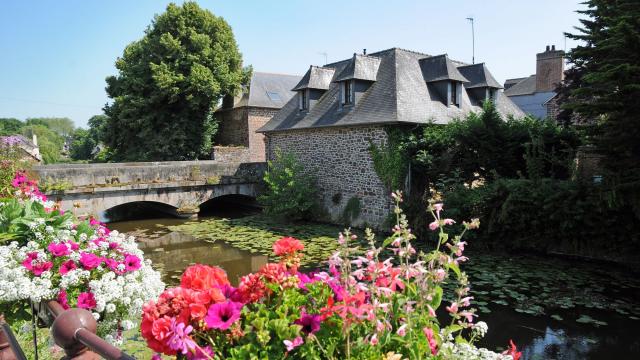 Montfort-sur-Meu, Petite Cité de Caractère ®