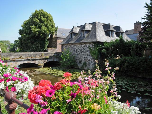 Montfort-sur-Meu, Petite Cité de Caractère ®