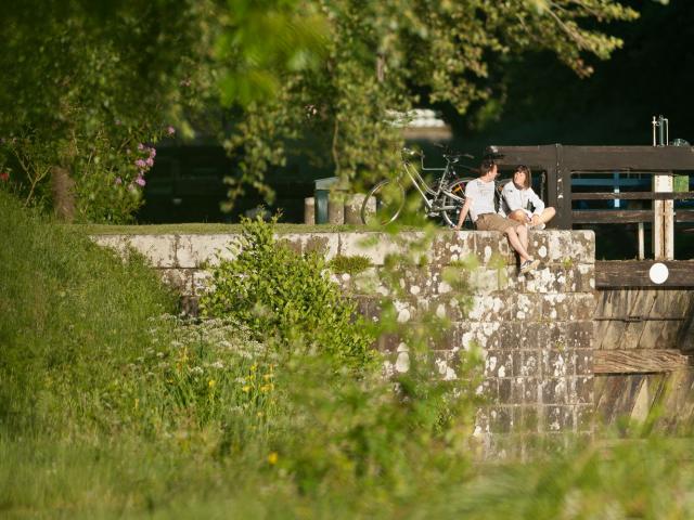 Moment de détente au canal d'Ille-et-Rance à Hédé-Bazouges