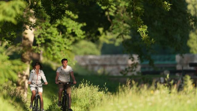 Balade à vélo sur les bords du canal d'Ille-et-Rance à Hédé-Bazouges