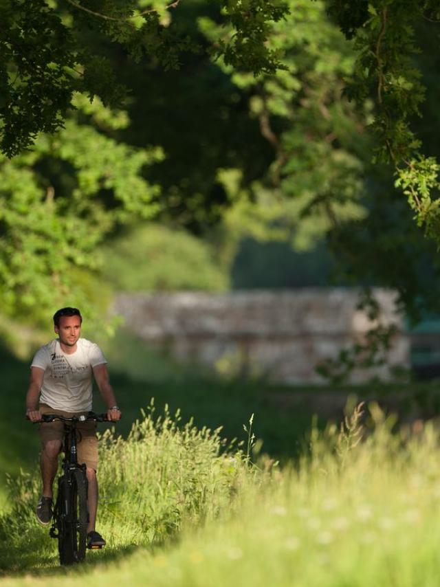 Balade à vélo sur les bords du canal d'Ille-et-Rance à Hédé-Bazouges