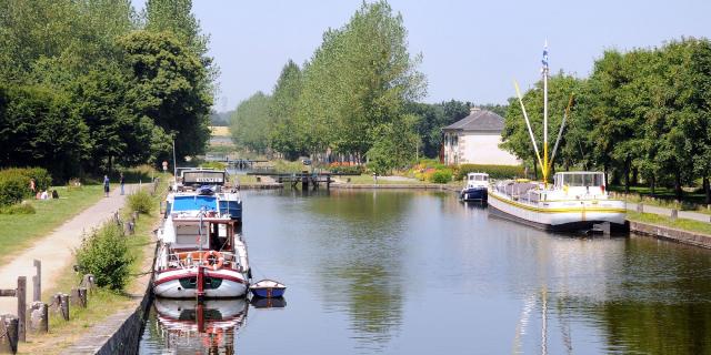 Péniches sur le Canal d'Ille-et-Rance