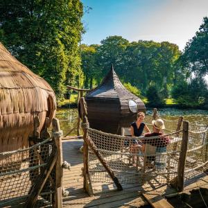 Cabanes sur l'eau au Domaine des Ormes à Epiniac en Bretagne