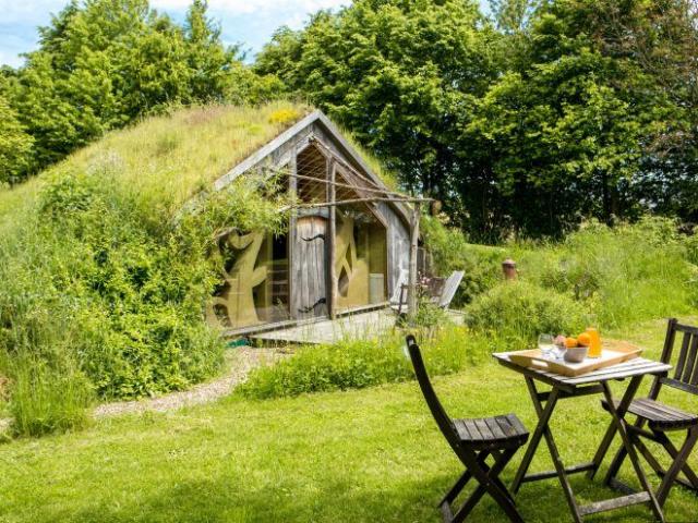 Maison de hobbit à l'Ecolodge La Belle Verte à Saint-M'Hervé en Ille-et-Vilaine