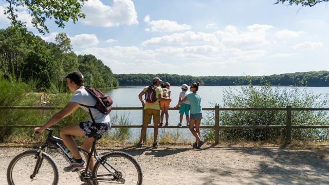 Balade en famille au lac de Trémelin