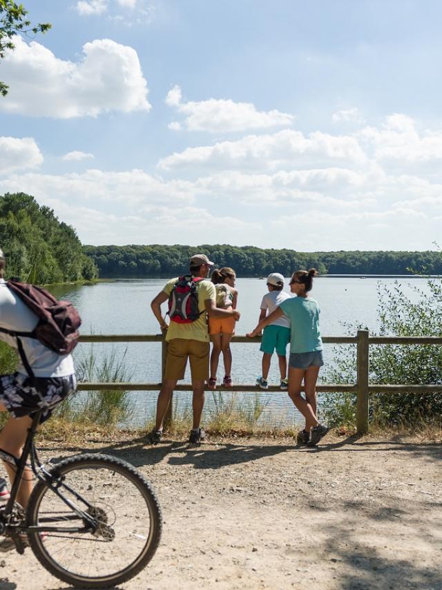 Balade en famille au lac de Trémelin