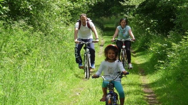 Balade en famille sur la Vélo Promenade® n°6 Aux alentours de Jaunouse à Parcé près de Fougères