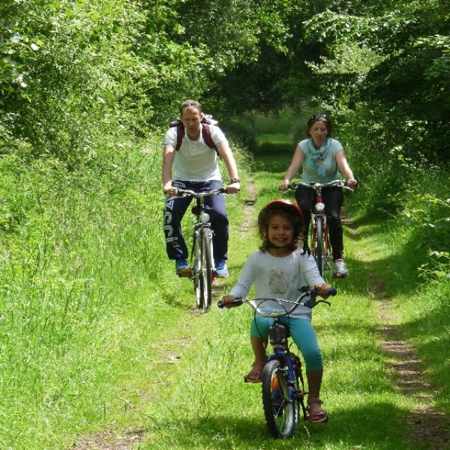 Balade en famille sur la Vélo Promenade® n°6 Aux alentours de Jaunouse à Parcé près de Fougères