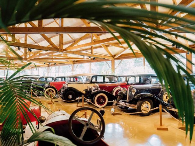 Voitures anciennes au Musée de l'automobile à Lohéac