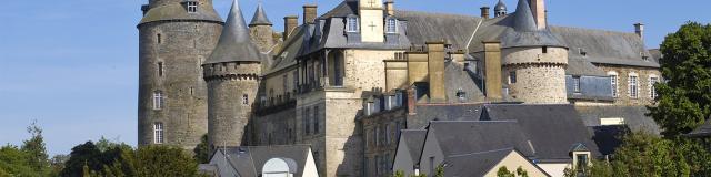 Le château de Châteaugiron domine la cité médiévale