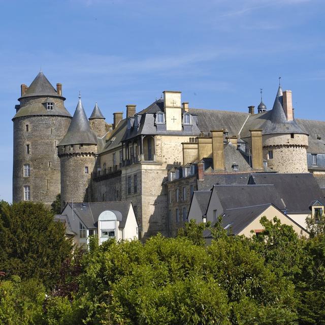 Le château de Châteaugiron domine la cité médiévale