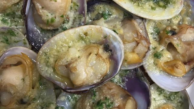 Palourdes farcies au beurre d'échalote du Restaurant La Corderie à Saint-Malo