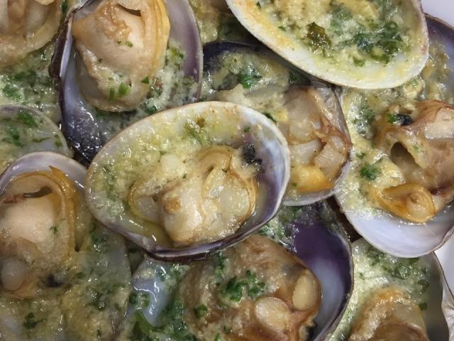 Palourdes farcies au beurre d'échalote du Restaurant La Corderie à Saint-Malo