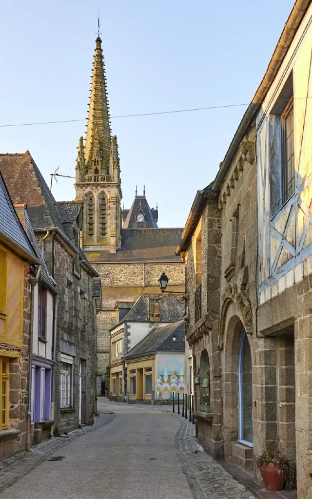 Rue de l'Eglise à Bazouges-la-Pérouse