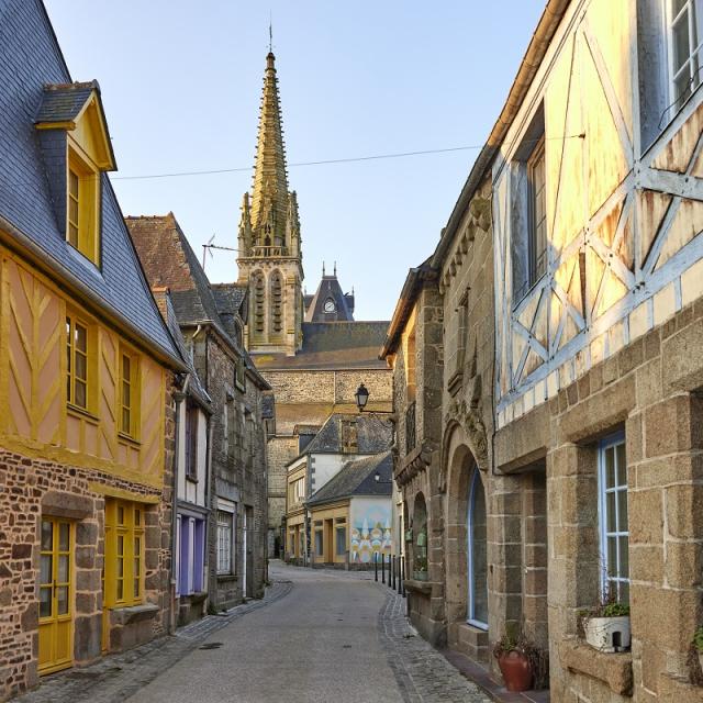 Rue de l'Eglise à Bazouges-la-Pérouse