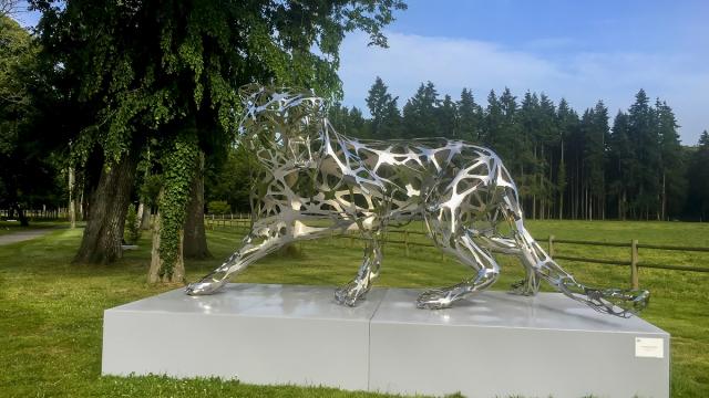 Sculpture dans le parc du Château des Pères à Piré-Chancé