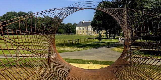 Sculpture dans le parc du Château des Pères à Piré-Chancé