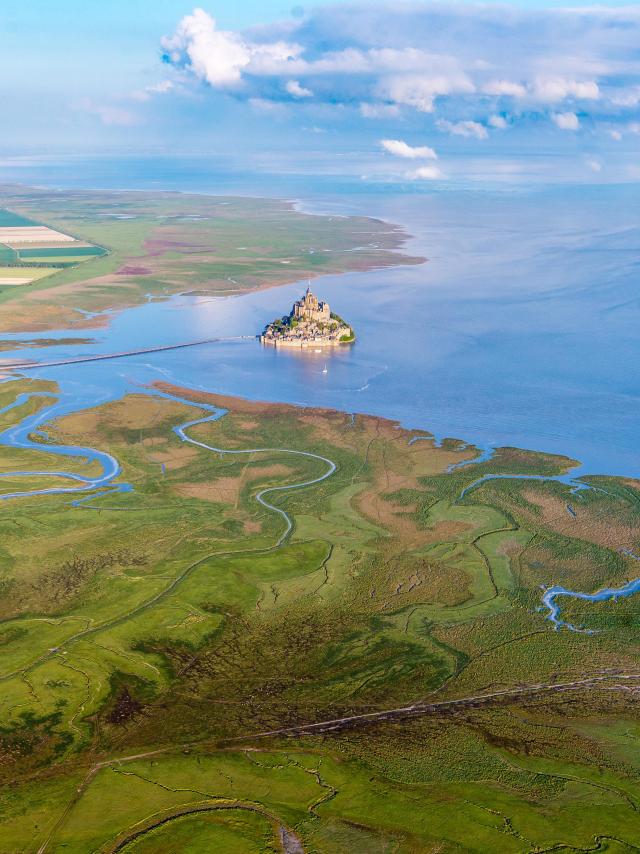 Le Mont-Saint-Michel depuis un ULM